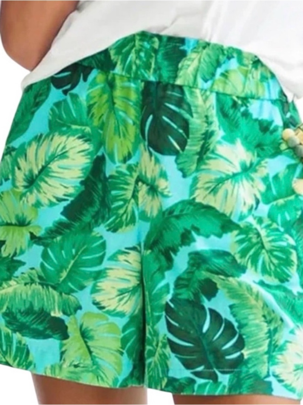 Tropical Green Leaf Print Women's Linen Blend Shorts